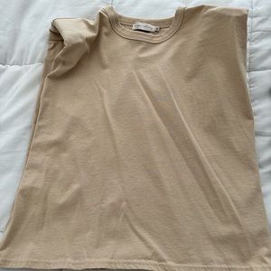 Women’s muscle tank tee w/ shoulder pads